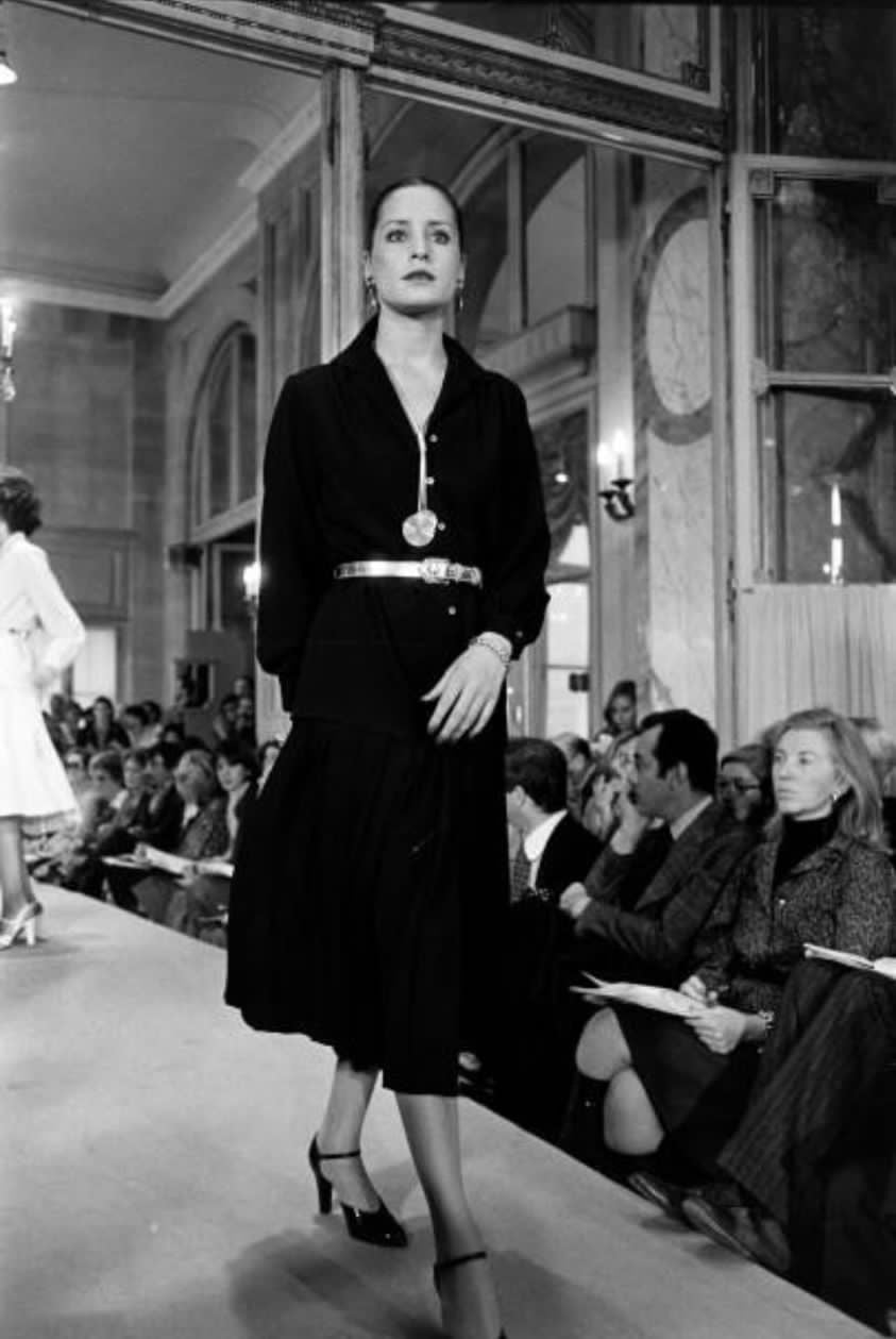 Collier long Yves Saint Laurent ~ haute couture