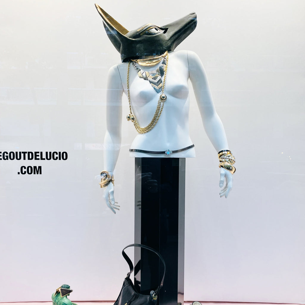 Lucio&Less is More Projects | La Vitrine : Hommage à ? , mai 2025