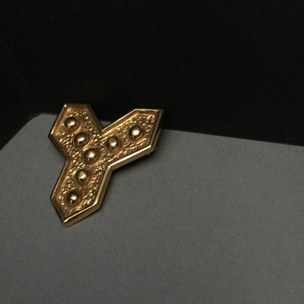 Broche Yves Saint Laurent ~ Y